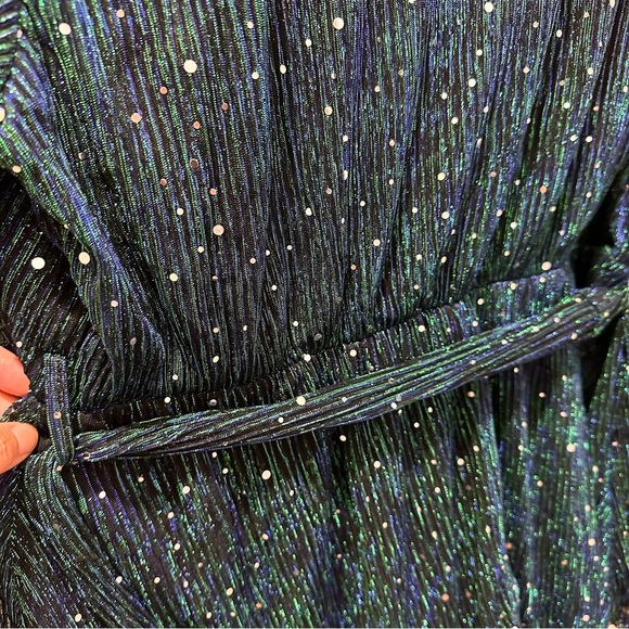 BloomChic V-Neck Waist Pleat Blouse Lantern Sleeves Sparkly Peplum Top - Picture 5 of 7